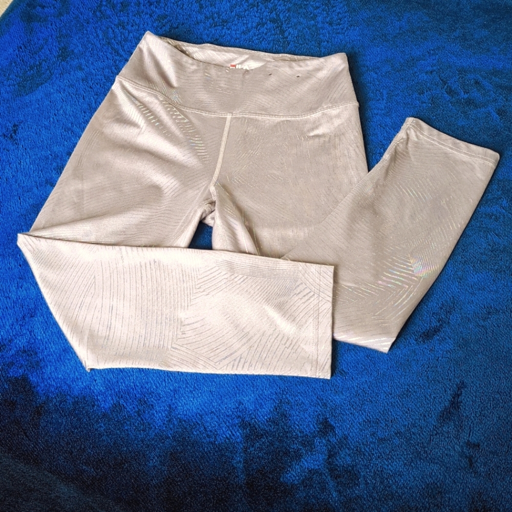 🧘🏻‍♀️NWOT! Fila Holographic Iridescent Cropped Leggings